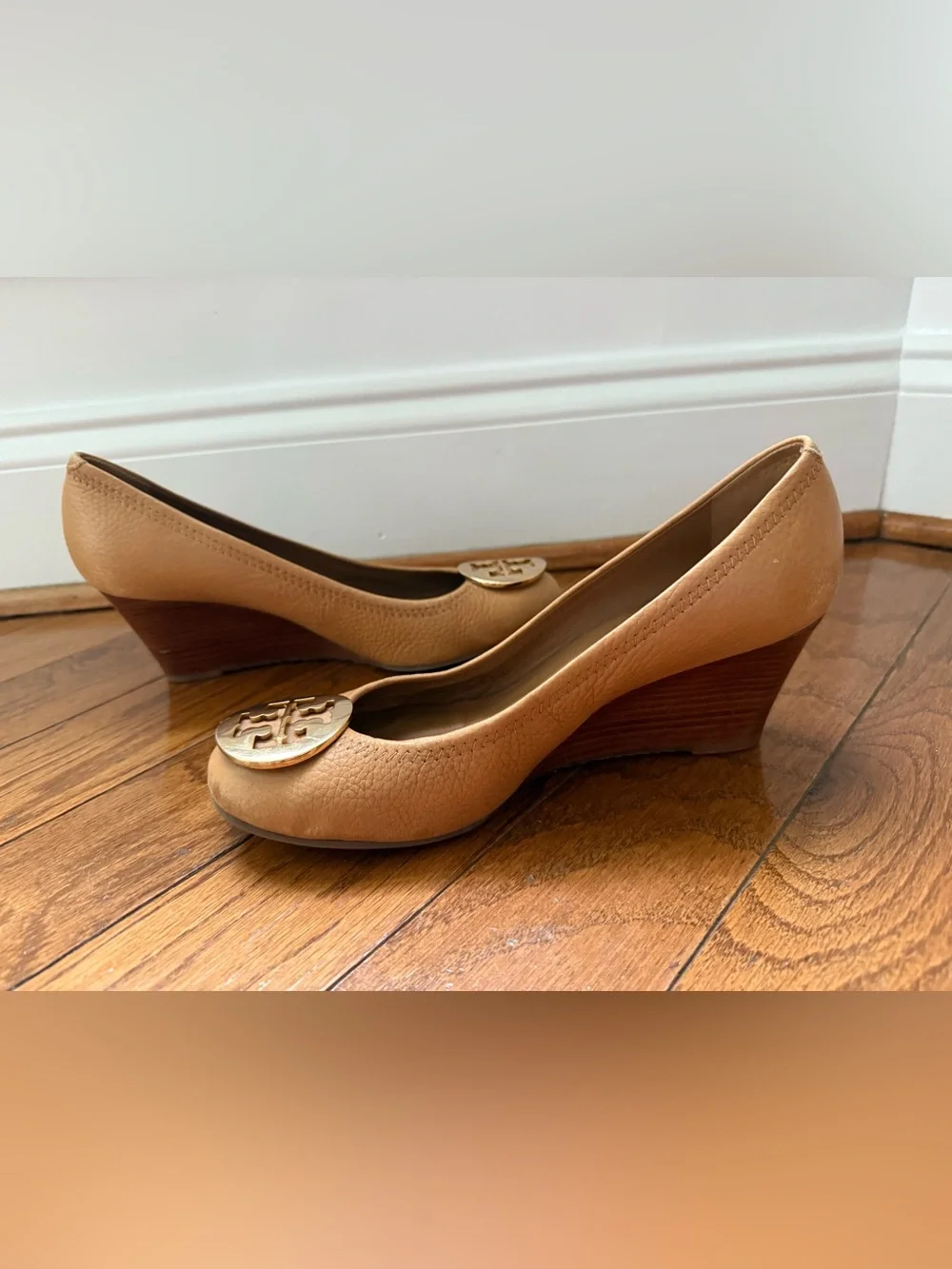 Tory Burch Tan Leather Wedge Pumps with Gold Logo Medallion Size 7.5